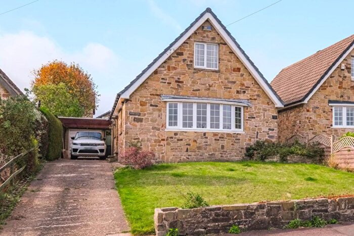 3 Bedroom Detached Bungalow For Sale In Beagle Ave, Beaumont Park, HD4