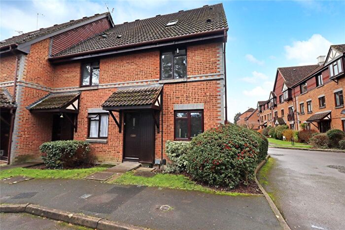 2 Bedroom Maisonette For Sale In Oriental Road, Woking, Surrey, GU22