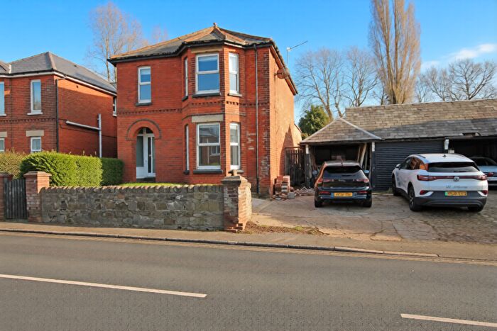 Detached House To Rent In Fairlee Road, Newport, PO30