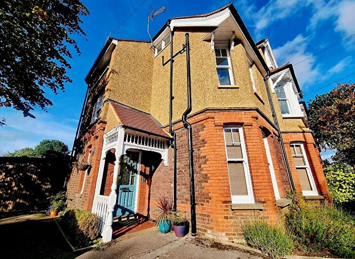 2 Bedroom Flat To Rent In Avenue Road, St. Albans, AL1
