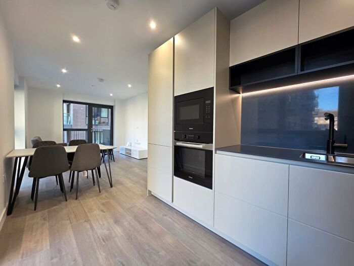 1 Bedroom Flat To Rent In Scarlet Court, Damsel Grove, Finsbury Park, N4