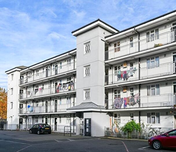 3 Bedroom Flat For Sale In Flat, Antenor House, Old Bethnal Green Road, Bethnal Green, London, E2