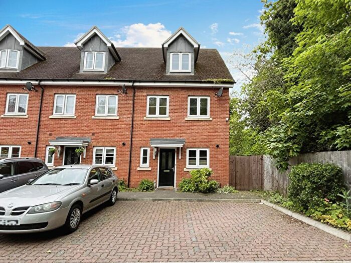 3 Bedroom End Of Terrace House To Rent In Denton Way, Langley, SL3
