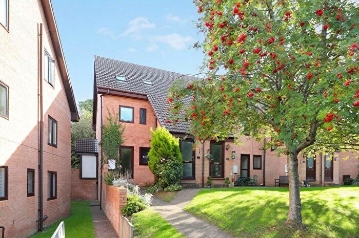2 Bedroom Flat For Sale In Lindisfarne Court, Chesterfield, S40