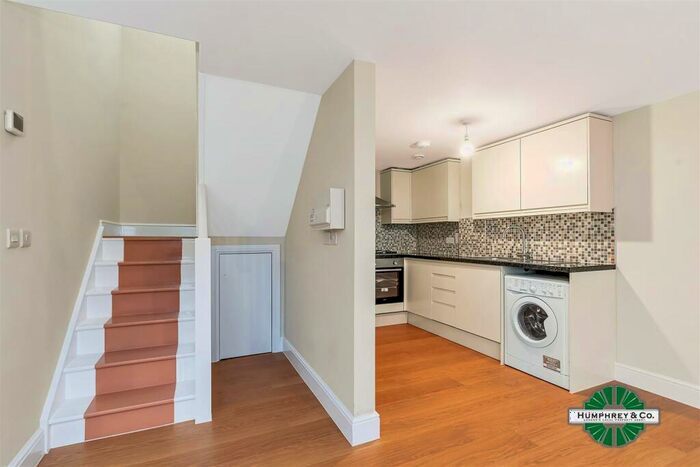 2 Bedroom Flat To Rent In Cameron Road, Ilford, IG3