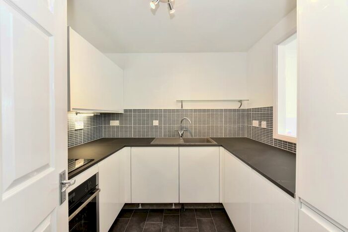 2 Bedroom Flat To Rent In Campania Building Wapping, E1W