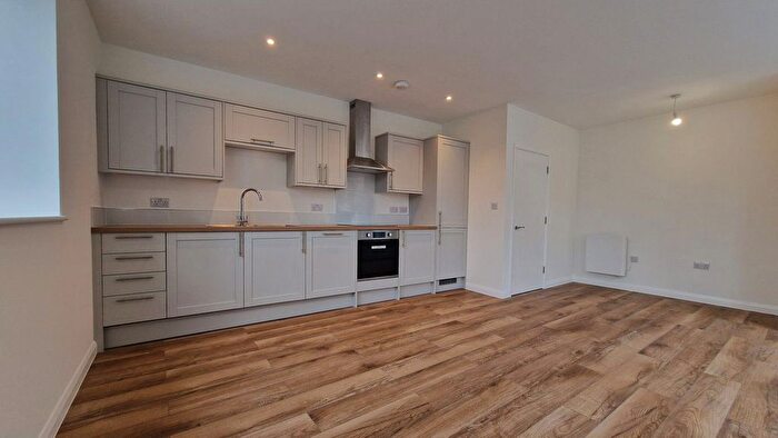 2 Bedroom Flat To Rent In Old Town, Hemel Hemsptead (), HP1