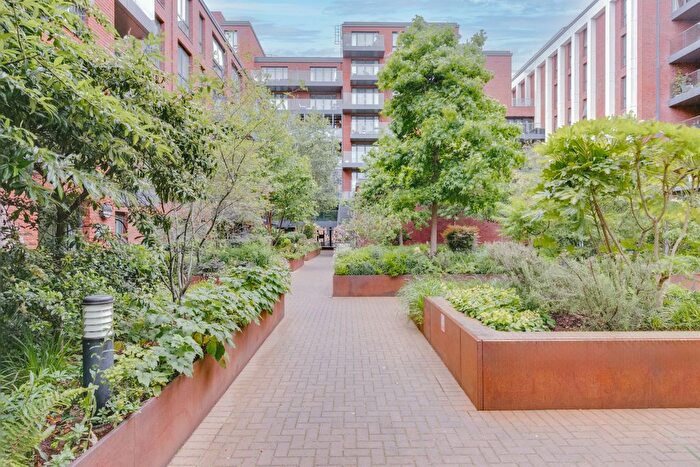 2 Bedroom Flat To Rent In Gaumont Place, London, SW2