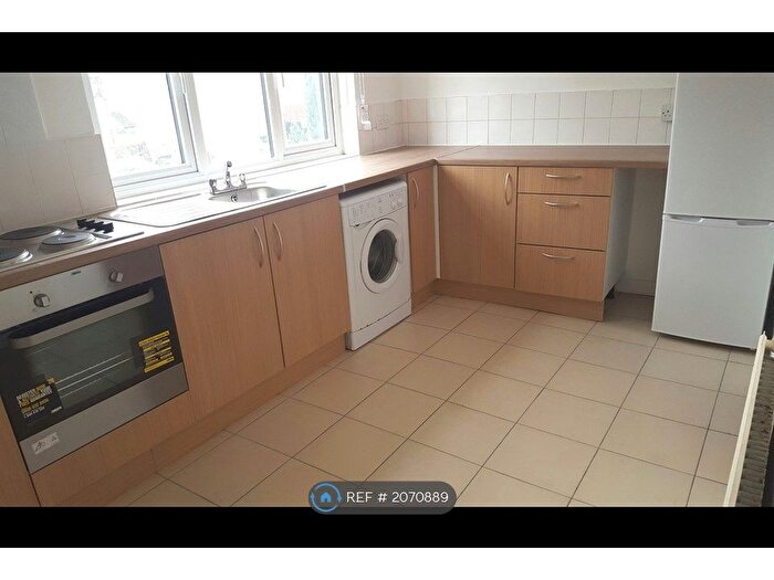 1 Bedroom Flat To Rent In Avenue Road, Seven Sisters, N15