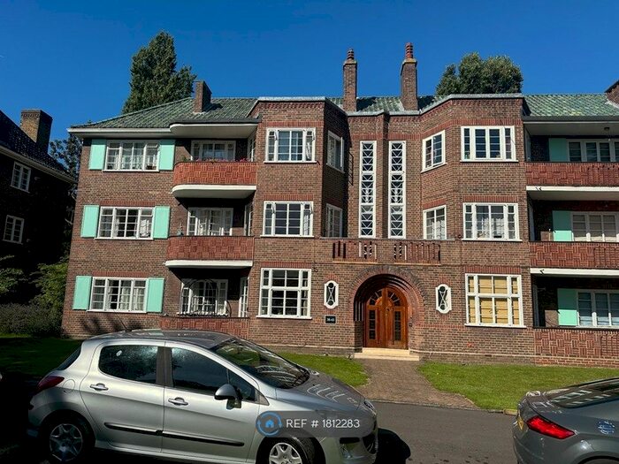 3 Bedroom Flat To Rent In Roehampton Close, London, SW15