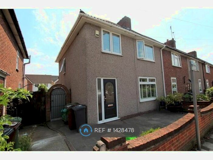 3 Bedroom End Of Terrace House To Rent In Woodward Road, Dagenham, RM9