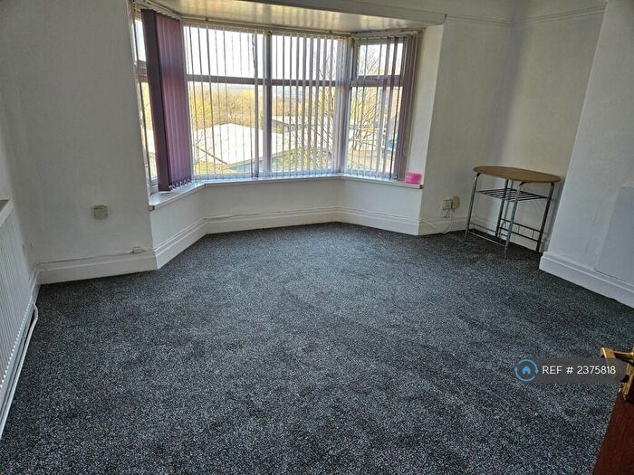 3 Bedroom Flat To Rent In Birkby, Huddersfield, HD1
