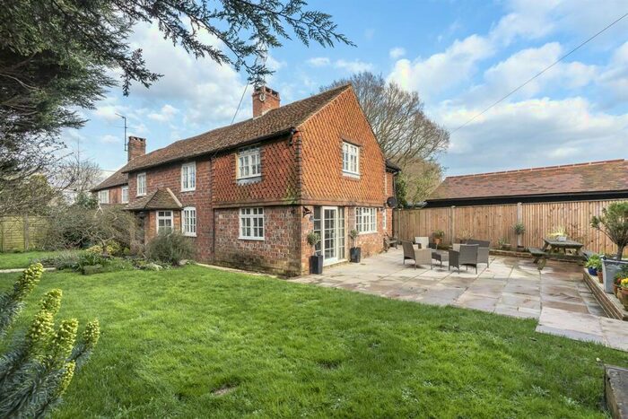 4 Bedroom Semi-Detached House For Sale In Andrews Hill, Billingshurst, RH14