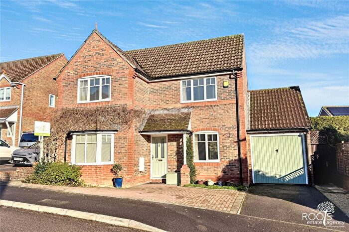 3 Bedroom Detached House For Sale In Wansey Gardens, Newbury, Berkshire, RG14
