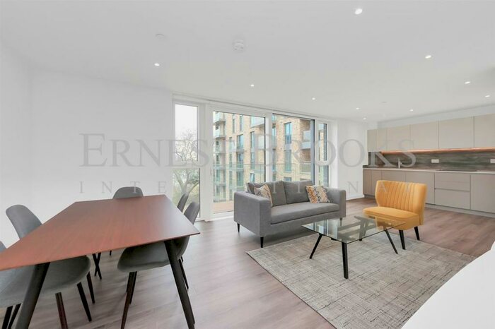 2 Bedroom Apartment To Rent In Goldcrest Building, Woodberry Down, Finsbury Park, N4