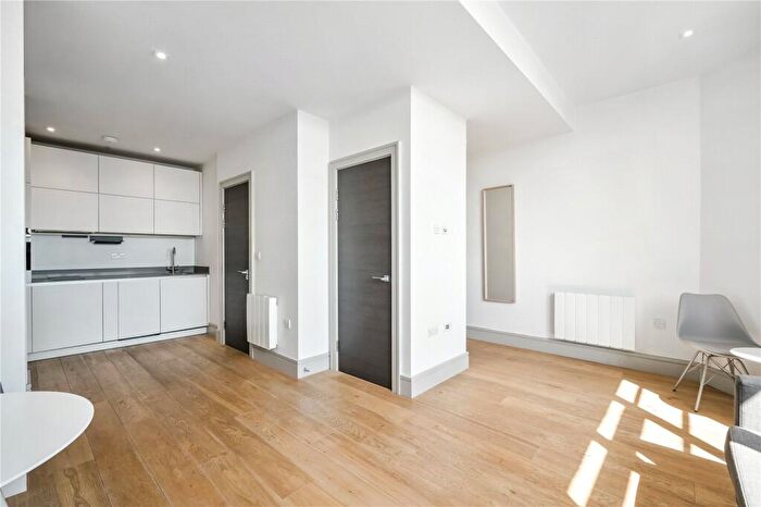 Apartment To Rent In Philpot Street, London, E1