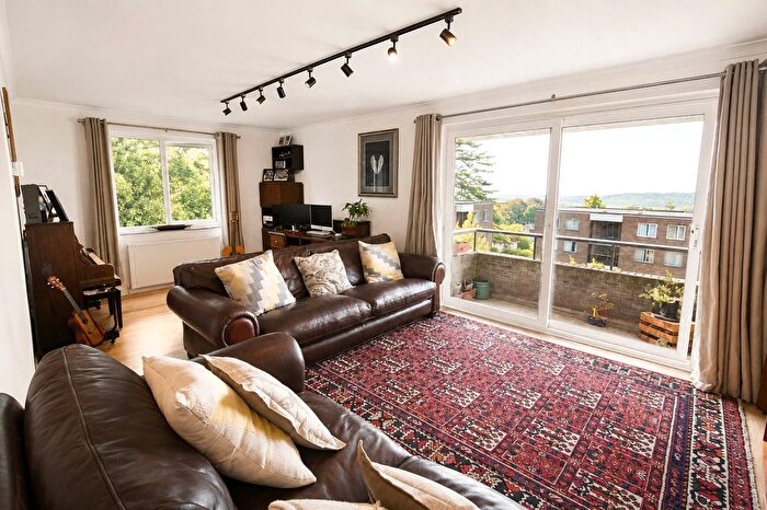 3 Bedroom Flat For Sale In Knoll Hill, Bristol, Somerset, BS9