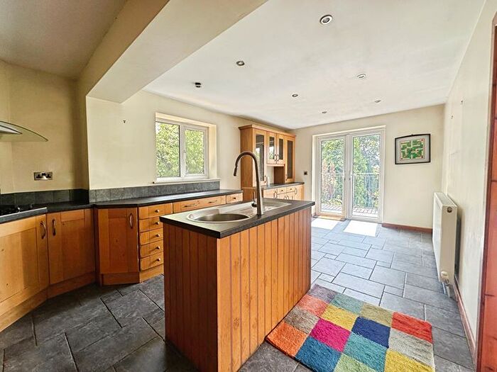 4 Bedroom Detached House For Sale In Summit Close, Bury, BL9