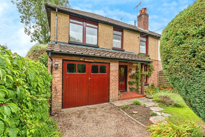 4 Bedroom Semi-Detached House For Sale In Tavells Lane, Marchwood, Southampton, Hampshire, SO40