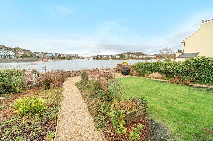 2 Bedroom Cottage For Sale In Yonder Street, Hooe Lake, PL9
