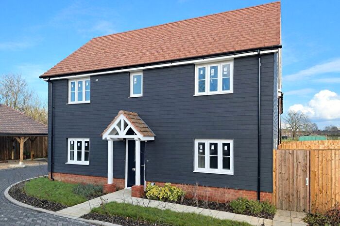 3 Bedroom Detached House For Sale In Fuggle Hop Close, Tongham, Farnham, Surrey, GU10