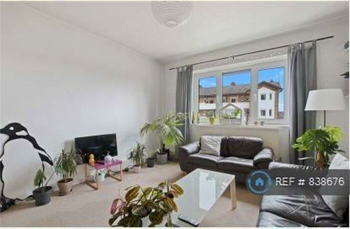 2 Bedroom Flat To Rent In Rogers Estate, London, E2