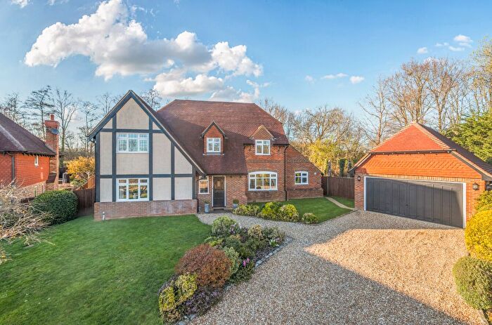 5 Bedroom Detached House For Sale In Redlands Place, Wokingham, Berkshire, RG41