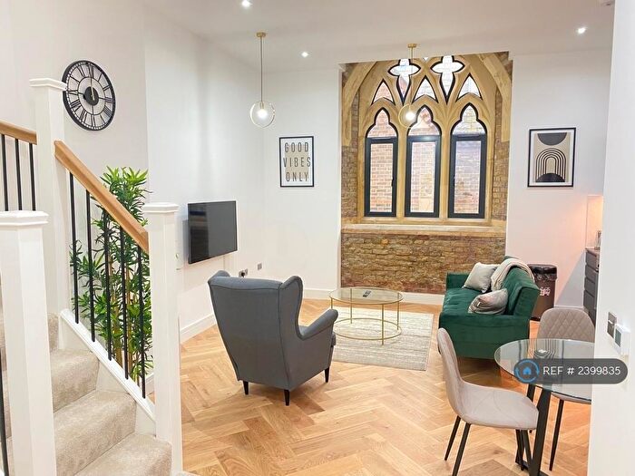 2 Bedroom Flat To Rent In Bellcote Apartments, London, E14