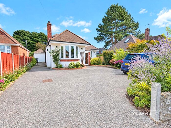 4 Bedroom Bungalow For Sale In East Cliff Way, Friars Cliff, Christchurch, Dorset, BH23