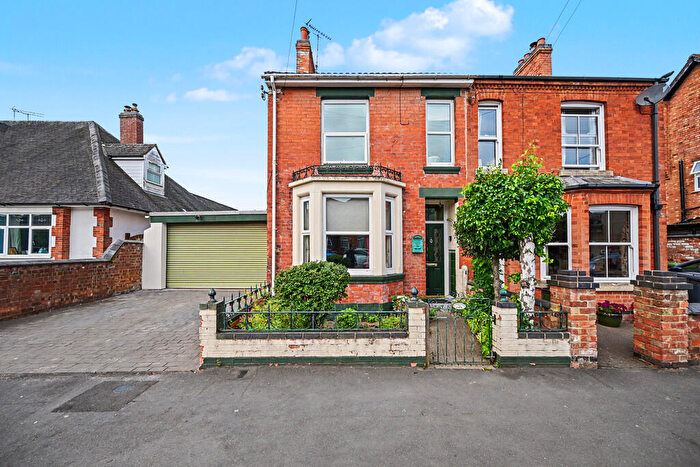 3 Bedroom Semi-Detached House For Sale In Dunsmore Avenue, Hillmorton, Rugby, CV22
