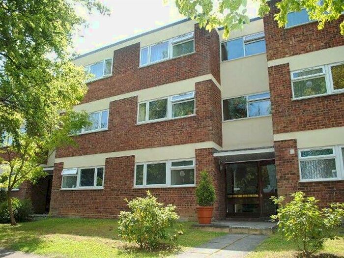 1 Bedroom Flat To Rent In Devon Court, Old London Road, St Albans, AL1