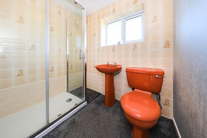3 Bedroom Semi-Detached House For Sale In Waverley Crescent, Lanesfield, Wolverhampton, WV4