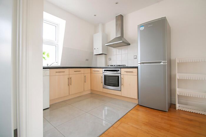2 Bedroom Apartment To Rent In Hessel Street, London, E1