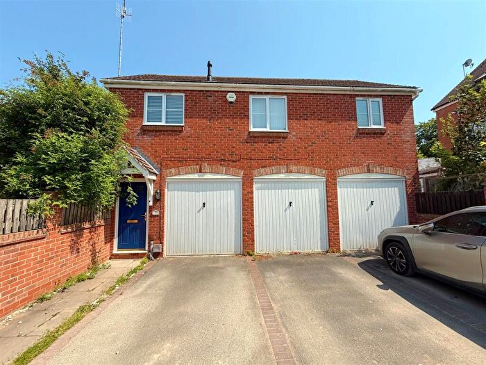 1 Bedroom Coach House For Sale In Burns Close, Stratford-Upon-Avon, CV37