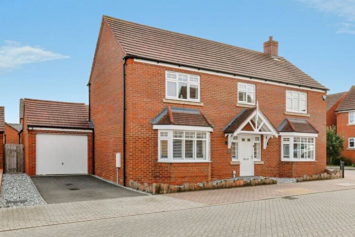 4 Bedroom Detached House For Sale In Woodpecker Mead, Lower Stondon, Henlow, SG16