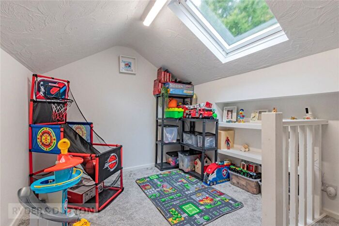 2 Bedroom Terraced House For Sale In Lees Road, Mossley, OL5