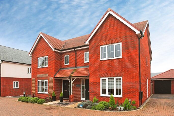 3 Bedroom Semi Detached House For Sale In Banbury Drive, Hampton Water, Peterborough, PE7