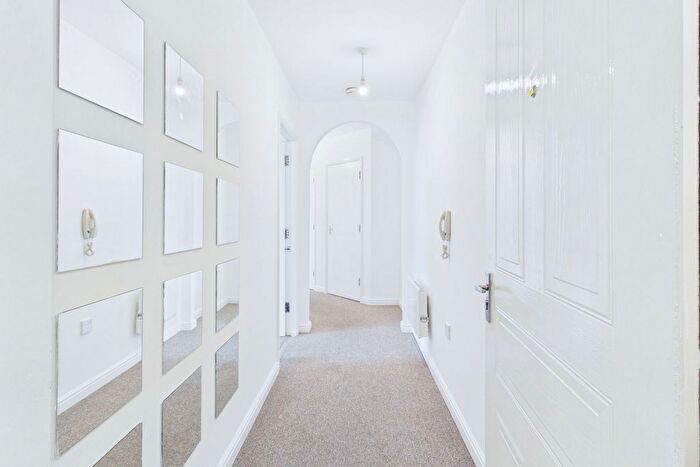 2 Bedroom Flat For Sale In Pillowell Drive, Grh (Gloucestershire Royal Hospital), Gloucester, GL1