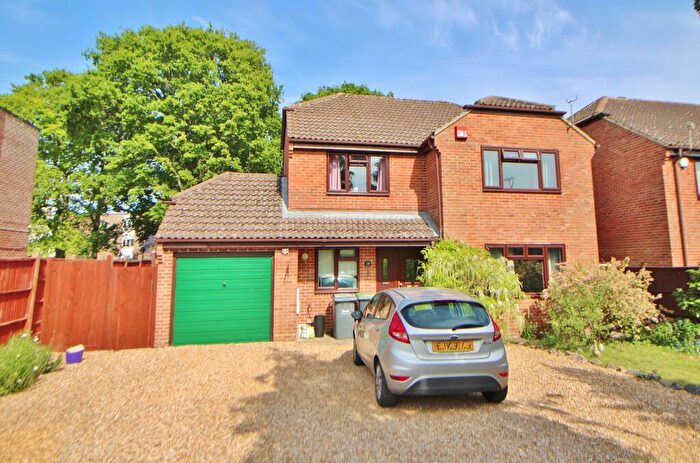 4 Bedroom Detached House For Sale In Hart Plain Avenue, Cowplain, PO8