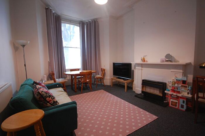 1 Bedroom Flat To Rent In Chiswick High Road, London, W4