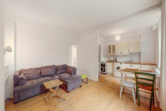 2 Bedroom Apartment To Rent In Penshurst, NW5