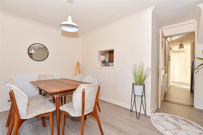 4 Bedroom Detached House For Sale In Summerlands, Cranleigh, Surrey, GU6