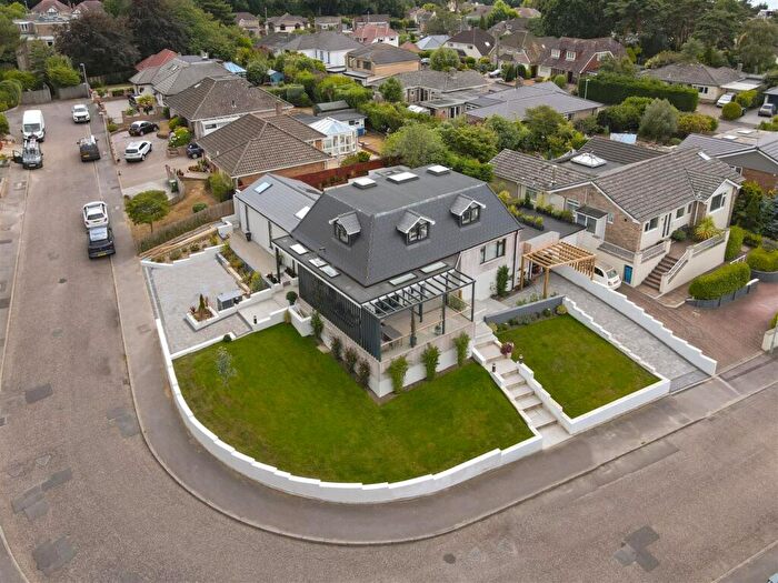 4 Bedroom Detached House For Sale In Hurst Hill, Poole, BH14