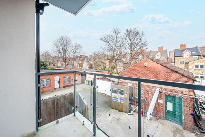2 Bedroom Flat To Rent In Brownhill Road, Catford, London, SE6