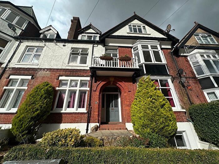 2 Bedroom Flat To Rent In Maderia Park, Tunbridge Wells, TN2