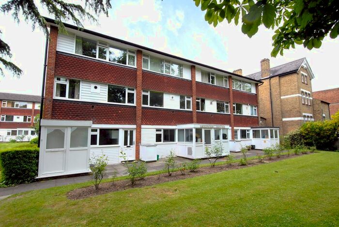 2 Bedroom Flat To Rent In Abbey Park, Beckenham, BR3