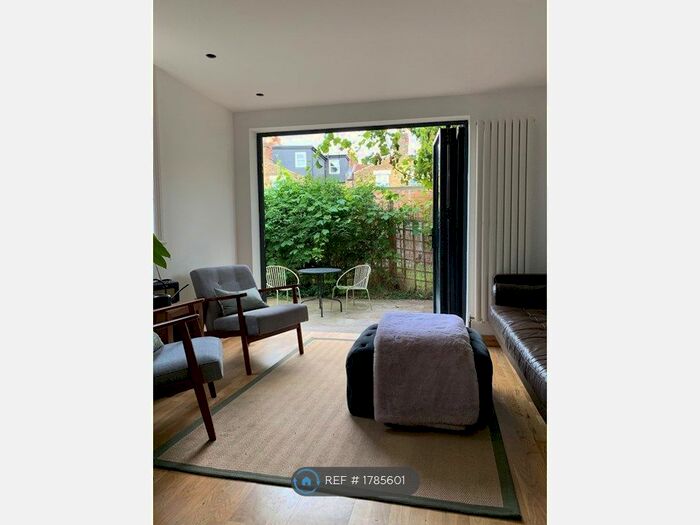 2 Bedroom Flat To Rent In Surrey Road, London, SE15