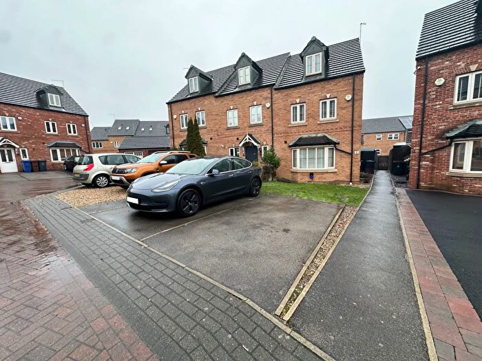 4 Bedroom Town House For Sale In Nettlecroft, Monk Bretton, S71