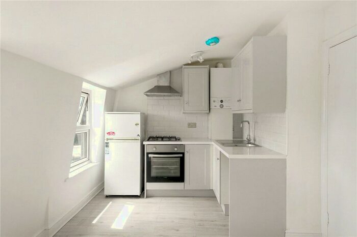 2 Bedroom Apartment To Rent In Amhurst Road, London, E8
