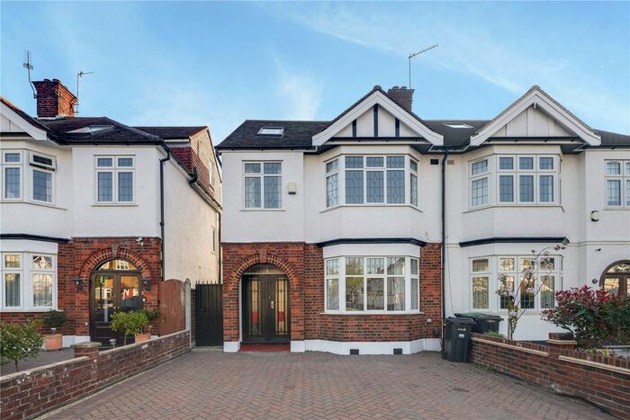 4 Bedroom Semi-Detached House To Rent In South View Drive, South Woodford, London, E18